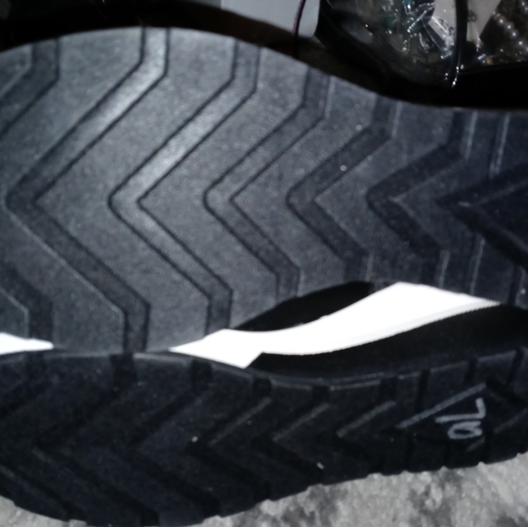 LADIES ANKLE BOOTS BY MICHAEL KORS - Picture 5 of 5